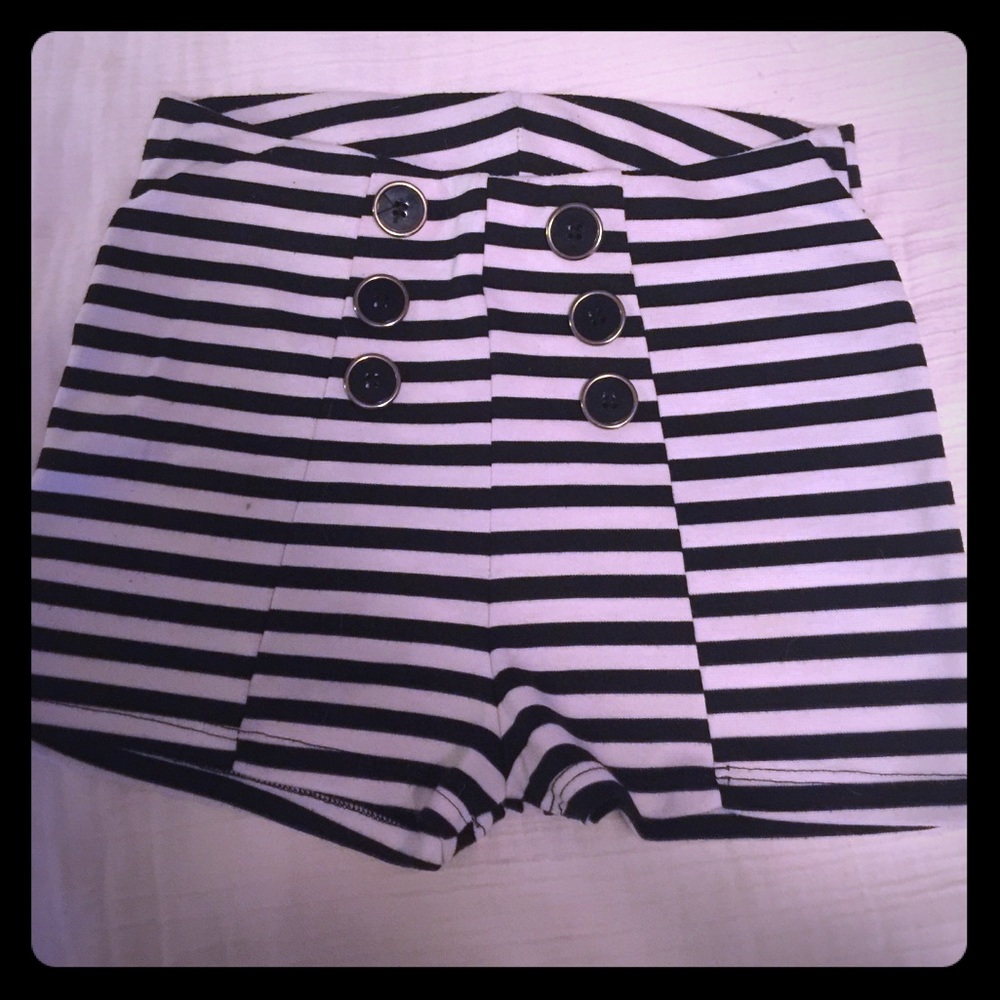 High waisted stretch shorts